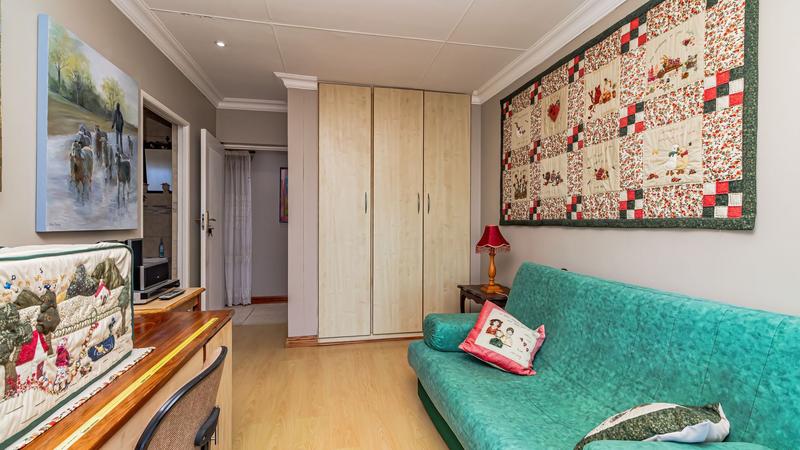 5 Bedroom Property for Sale in Village On Sea Western Cape
